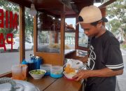Nongkrong Asik Sambil Dukung Anak Muda! Bakso Rahul di Lapangan Taruna Remaja Wajib Dicoba