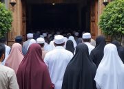 Foto ini hanya ilustrasi yang menggambarkan semangat menunaikan fardhu kifayah melayat ke rumah duka