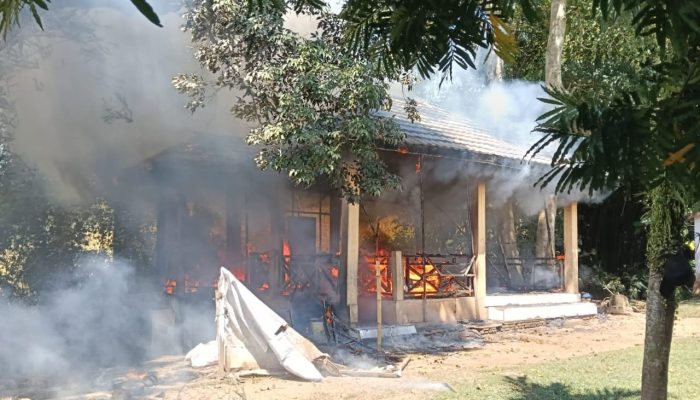 Pendopo Ngablak! Kakek-Nenek di Gorut Lari dari Si Jago Merah!