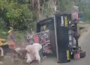 Viral! Bukan Film Aksi, Ini Nyata! Mobil Ugal-Ugalan Terguling di Tikungan