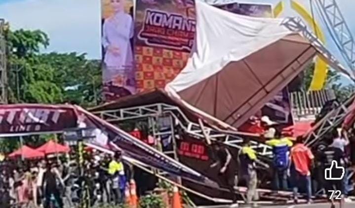 Suasana panggung utama Komando Cup ambruk saat kegiatan sedang berlangsung. (foto tangkap layar video facebook)