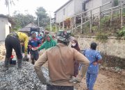 Emak-emak Turun ke Lapangan: “Cerita Hangat di Balik Pengecoran Jalan Desa”