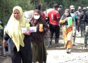 Ketika Ibu-Ibu Desa Tonala Jadi ‘Tim Logistik’ di TMMD