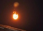Penampakan benda jatuh yang dinarasikan bola api yang menggegerkan warga di Cirebon. (fotosumber. detikcom/istimewa)